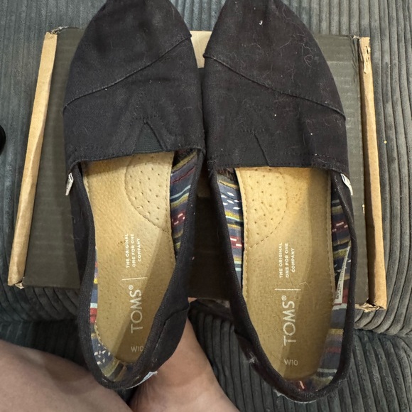 Toms Shoes - TOMS Women's Black Canvas slip on, size 10